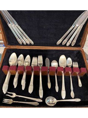 1847 Rogers Bros FIRST LOVE Silverplate Flatware Set 55 Pcs + Wood Chest Box